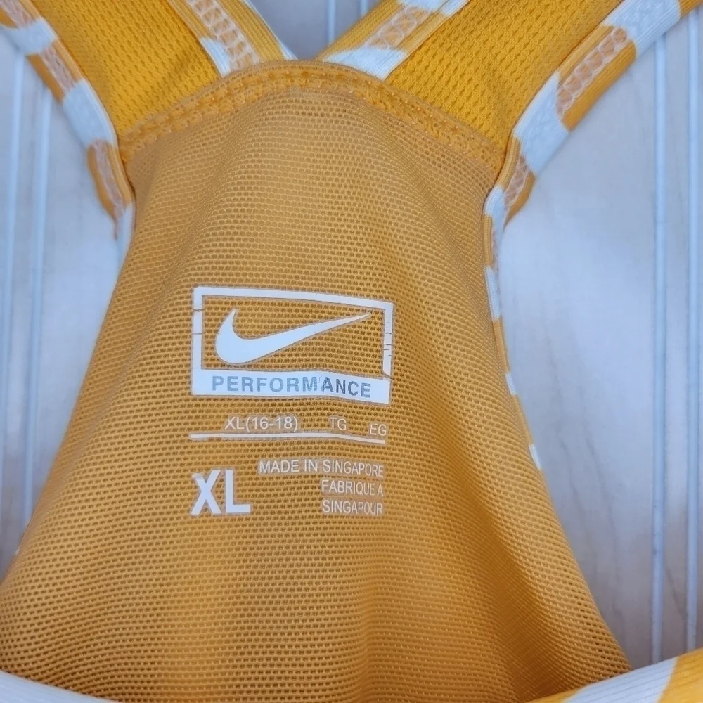 Nike Performance Racerback Tank with Built-In Bra Sz XL